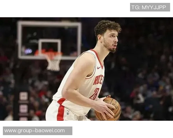 火箭队训练气氛愉快亚当斯谢泼德申京笑容满面展现团队精神