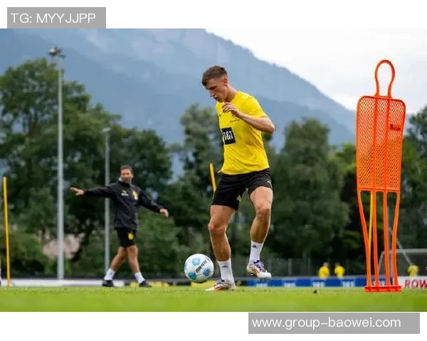 弗兰克清晨抵达基地全力备战多特周一下午将出席新闻发布会 弗兰克清晨抵达基地全力备战多特周一下午将出席新闻发布会